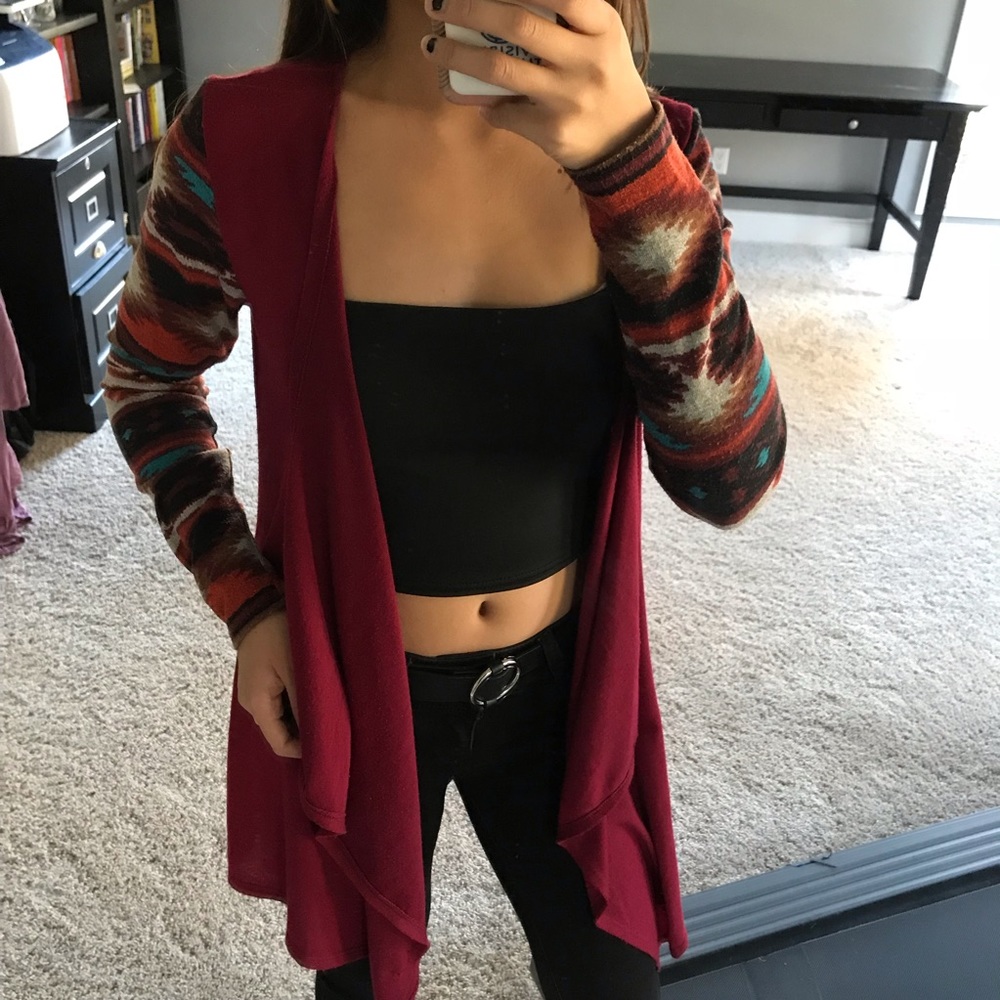 Boutique maroon patterned sleeve cardigan sz small
